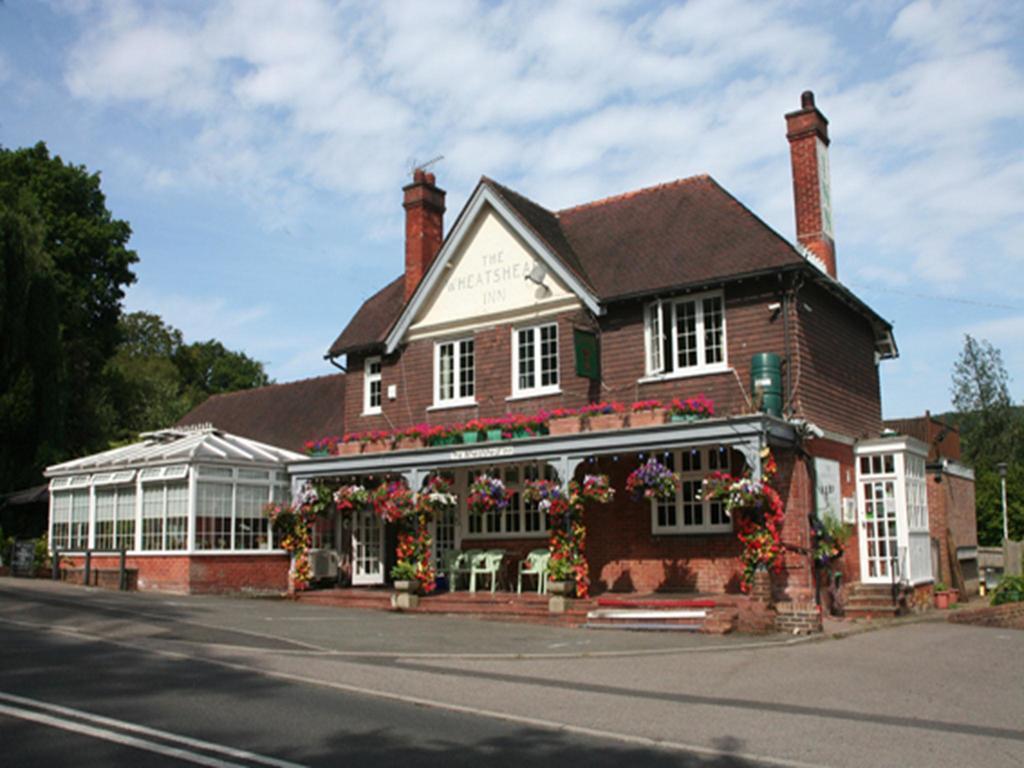 The Wheatsheaf Inn Haslemere Buitenkant foto