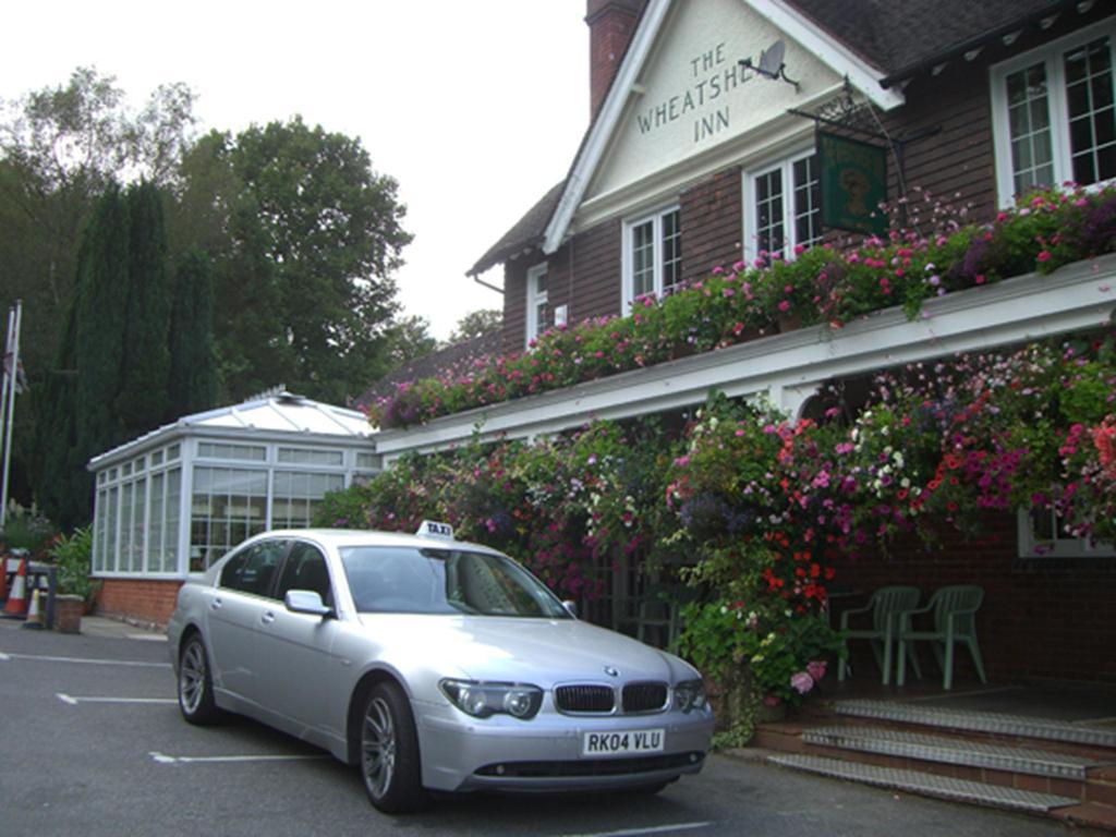 The Wheatsheaf Inn Haslemere Buitenkant foto